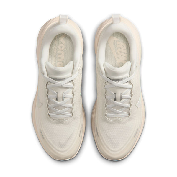 The Nike Vomero Plus has a thick color around the ankle that looks very oft and comfortable.