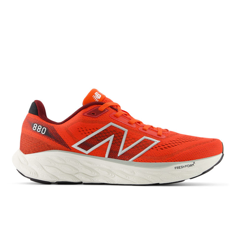 This men's NB 880 V14 has a large N logo on the lateral side