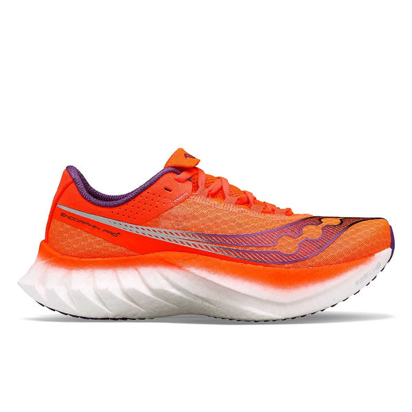 The Women's Endorphin Pro 4 running shoe is a miraculous feat of engineering: snappy and responsive yet smooth and efficient. Something Saucony was able to achieve by fusing PWRRUN PB and PWRRUN HG together in the midsole – an industry first.