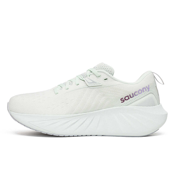 The medial side of the Saucony Triumph 22 has a very clean and smooth look