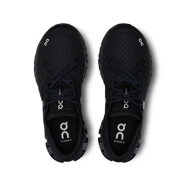 The lacing system of the Cloud X 4 creates an "X" shape that helps to provide more foot hold, but also creates a fashionable look