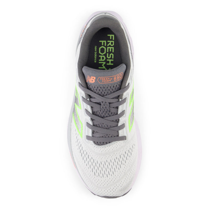 The 880 running shoe for women have a great fit adn that shape can be seen when looking down at the shoes