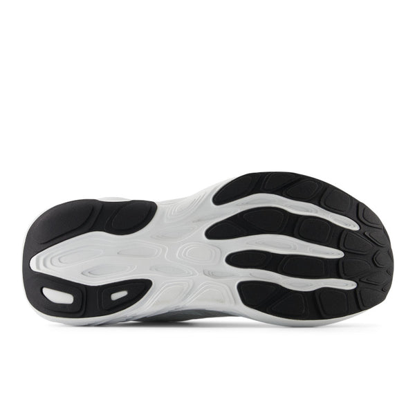 The outsole of the 880 V15 has rubber around the heel the then 4 strips under the forefoot that look like toes.