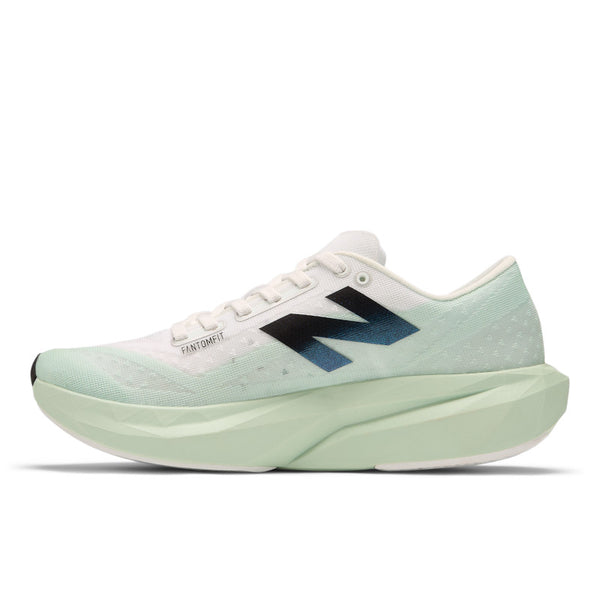 The medial side of this NB shoe has the word fantofit which if the same of the upper material. 
