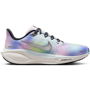 The Pegasus is designed to deliver lightweight energy return with dual Air Zoom units and ReactX foam midsoles.