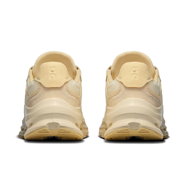 The heel area of these lifestyle shoes ahve the On logo on both shoes.