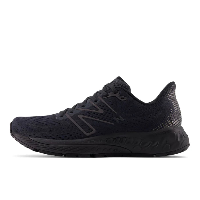 Medial view of the Men's New Balance 880 V13 in all black