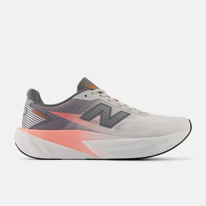 FuelCell foam delivers a propulsive feel to help drive you forward on the run.