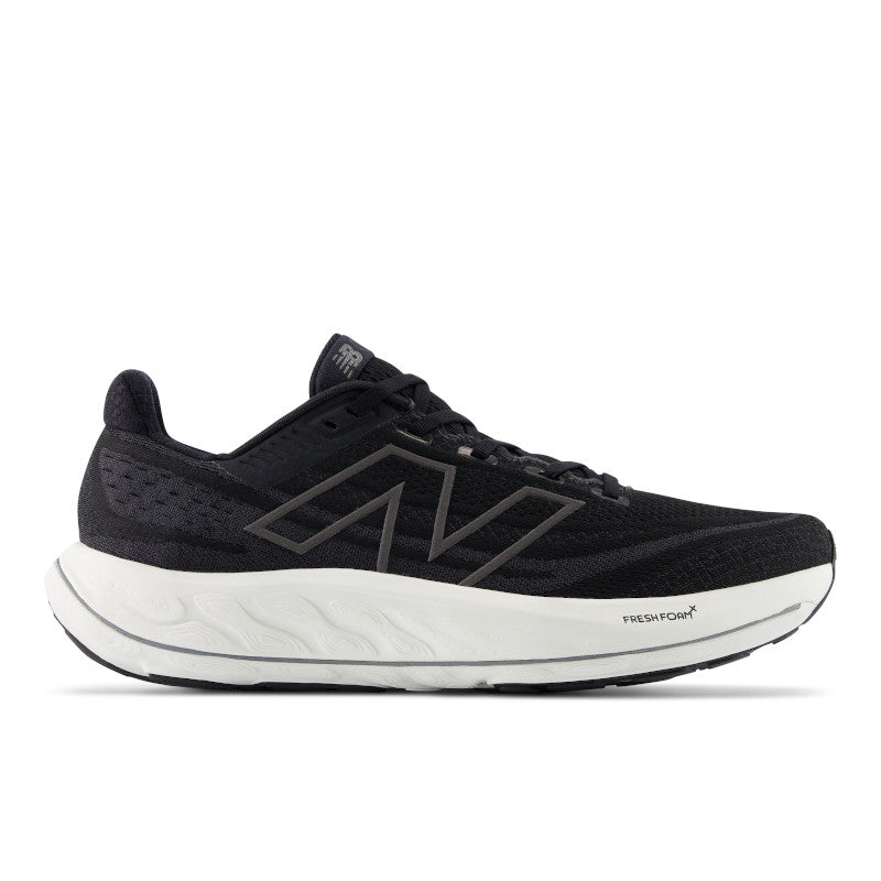 This black and white Men's Vongo V6 has an all black tonal upper