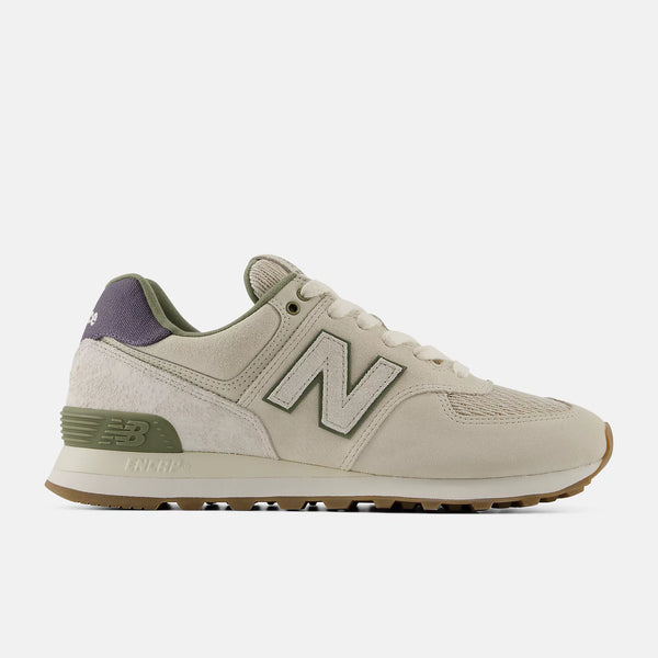 Beige NB lifestyle sneaker with New Balance logo on a white background and a green heel counter.