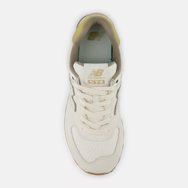 The top down view of the Men's 574 lifestyle shoes.