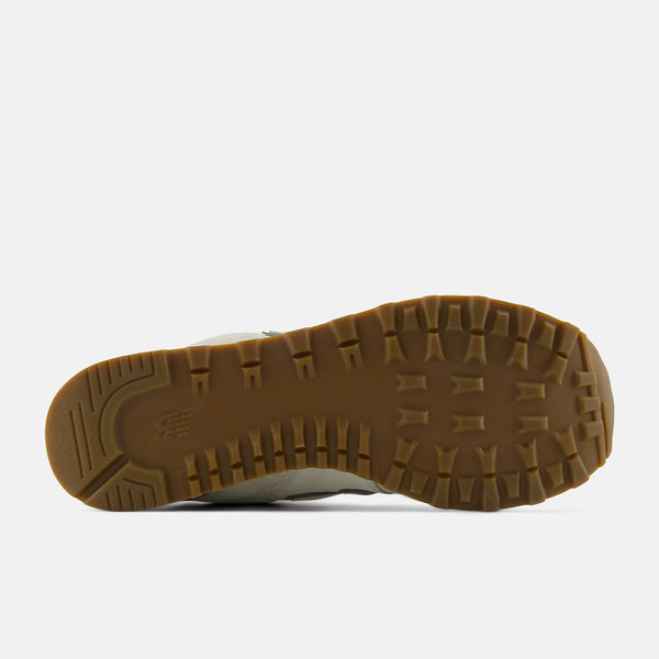 The outsole of the NB 574 has a gum rubber outsole the looks good and provides traction.