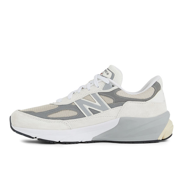 The medial side of this 990V6 has a grey posted area that helps to provide stability.