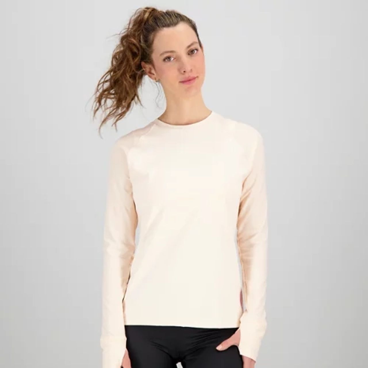 The Shape Shield Long Sleeve is an innovative performance essential. Featuring Shape Shield and moisture-wicking NB DRY technology, this women’s athletic top delivers premium stretch and coverage while remaining super soft and lightweight. Designed for your comfort and convenience, the longer raglan sleeves are crafted from a breathable power mesh with thumbholes and a small key storage pocket at the cuff.