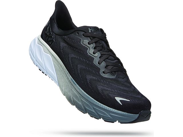 Lateral angled view of the Men's Arahi 6 by HOKA in the color Black/White