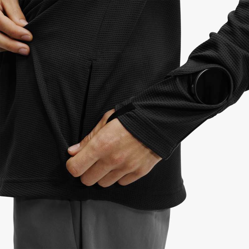 Zoomed in side pocket view of the Men's Climate Shirt by ON in the color Black