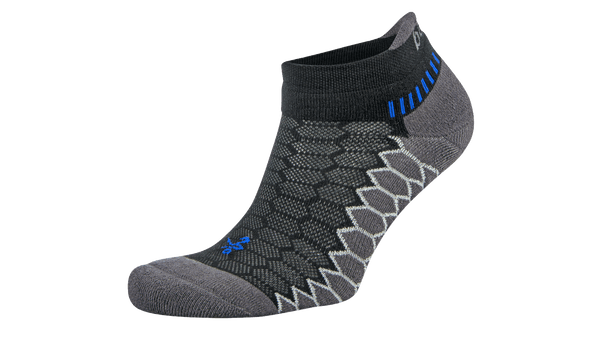A lateral view of the Balega Silver no show running sock in the color black carbon.