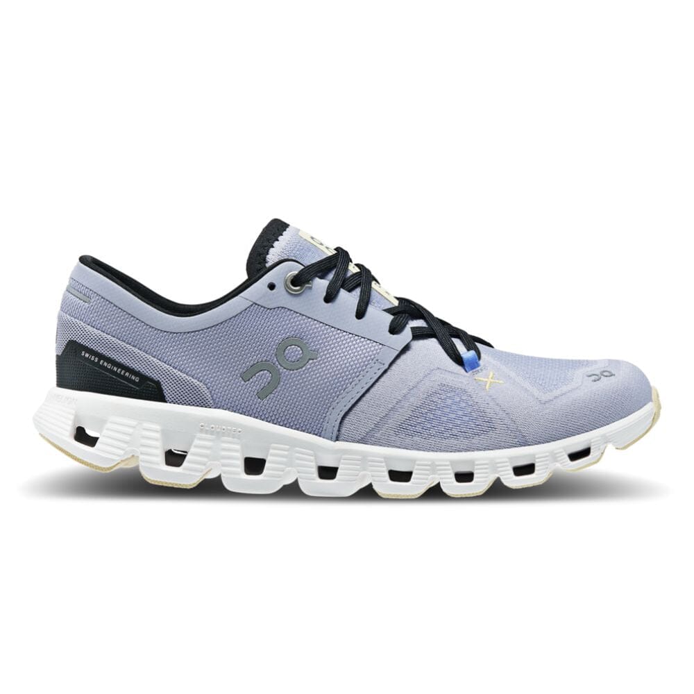 Lateral view of the Women's ON Cloud X 3 in the color Nimbus/White