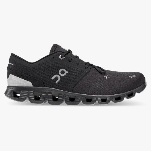Lateral view of the Men's ON Cloud X 3 cross trainer in the color black