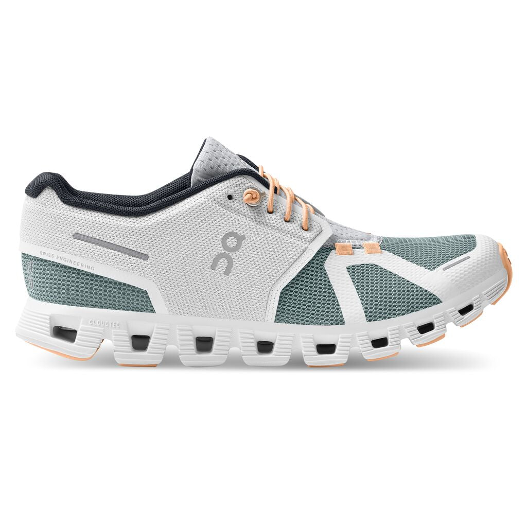 Lateral view of the Women's ON Cloud 5 Push in the color White/Cobble
