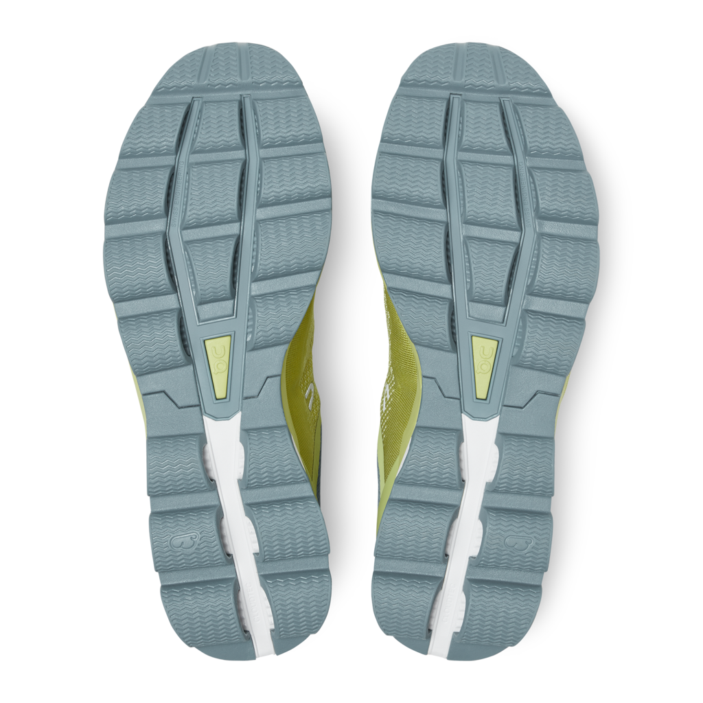 The mesh upper of the Cloudsurfer varies in density depending on the position of the foot. This provides the perfect balance of breathability and hold. Compactly woven sections support the forefoot as you transition into the push off phase, so you stay comfortable at high speeds.