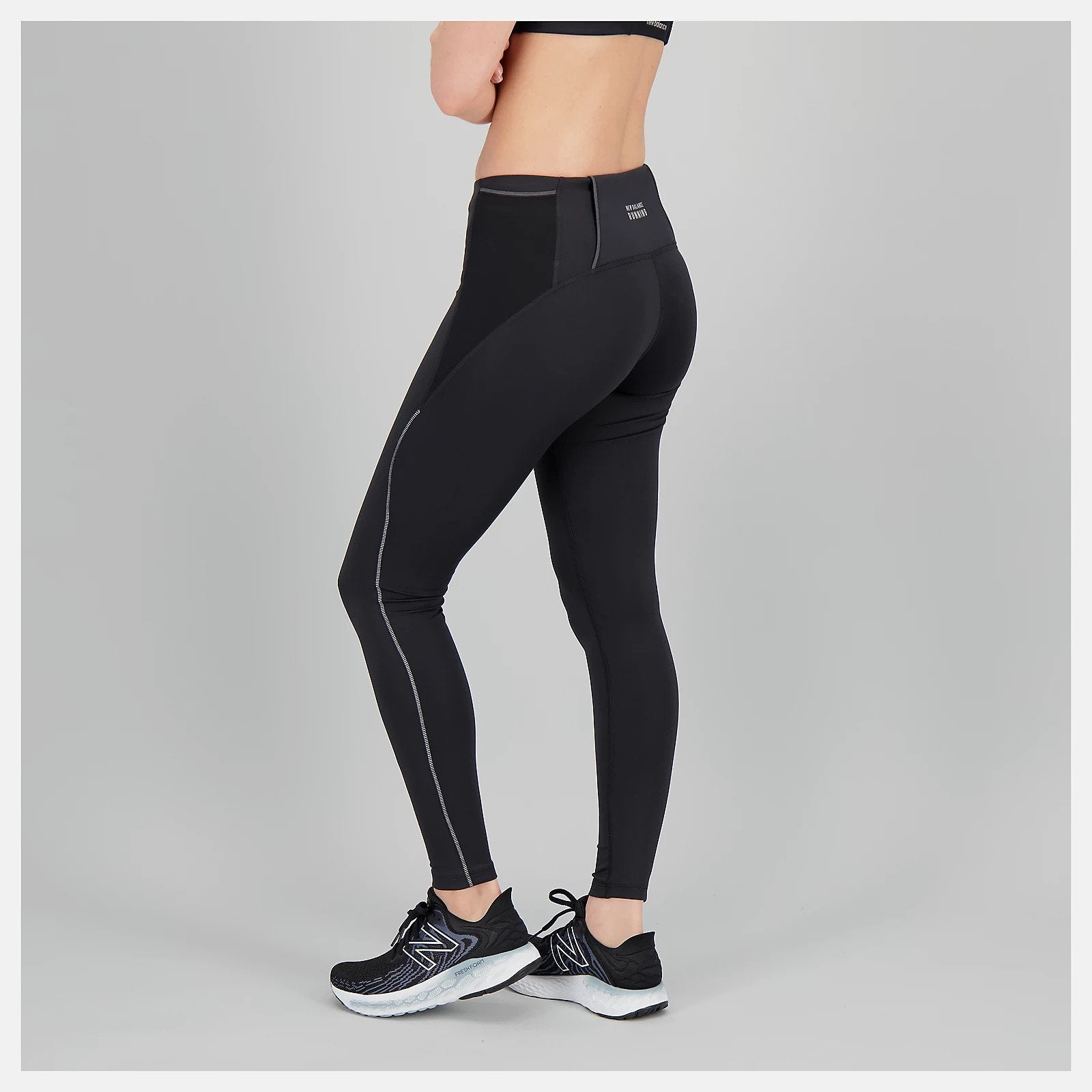 Stay focused on your run with the Impact Run Tight. These women's workout leggings include drop-in hip pockets and a zippered back pocket to store your nutrition, phone, keys and more. Plus, the handy storage tunnel lets you thread extra layers through for a totally hands-free run. Finished with moisture-wicking NB DRYx technology for comfort.
