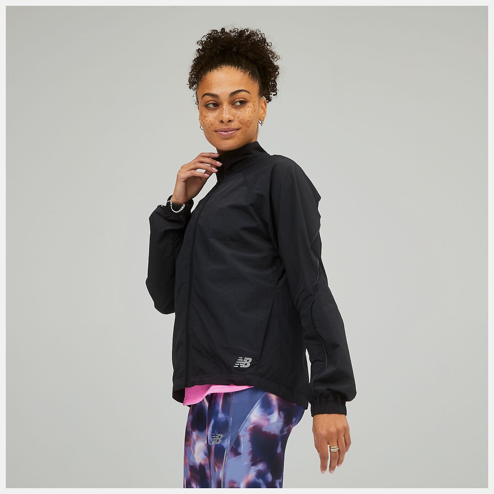 Stay prepared on your run with our Impact Run Jacket. The nylon woven shell features wind and water resistance for protection in unpredictable weather, plus this women's running jacket can be packed up into a waist-pack when conditions heat up. It's finished with reflective branding and piping, designed to catch the light.