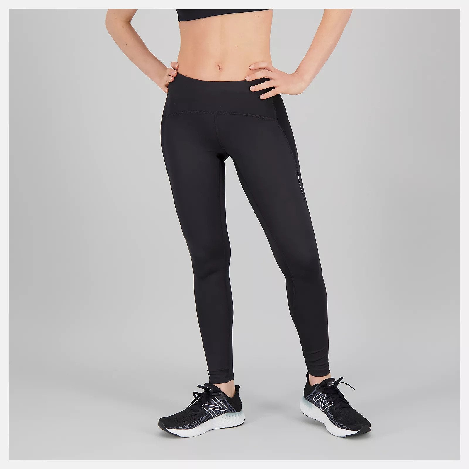 Stay focused on your run with the Impact Run Tight. These women's workout leggings include drop-in hip pockets and a zippered back pocket to store your nutrition, phone, keys and more. Plus, the handy storage tunnel lets you thread extra layers through for a totally hands-free run. Finished with moisture-wicking NB DRYx technology for comfort.
