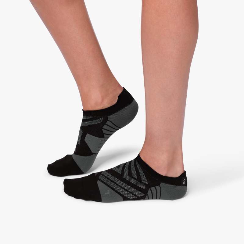 Side view of the Women's ON Low Sock in the color black shadow