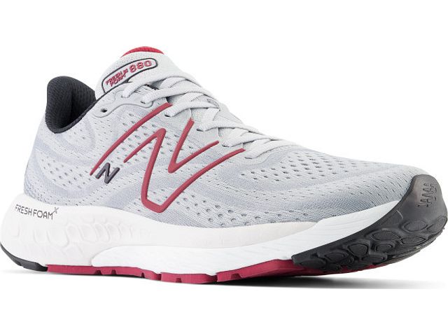 Front angle view of the Men's New Balance 880 V13 in the color Aluminum Grey / Crimson / Black