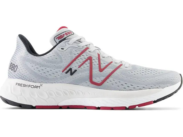 Lateral view of the Men's New Balance 880 V13 in the color Aluminum Grey / Crimson / Black