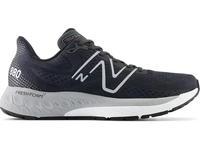 Lateral view of the Men's New Balance 880 V13 in the color Phantom / Black Metallic / White