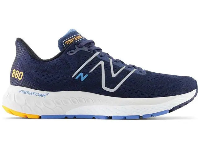 Lateral view of the Men's New Balance 880 V13 in the color NB Navy