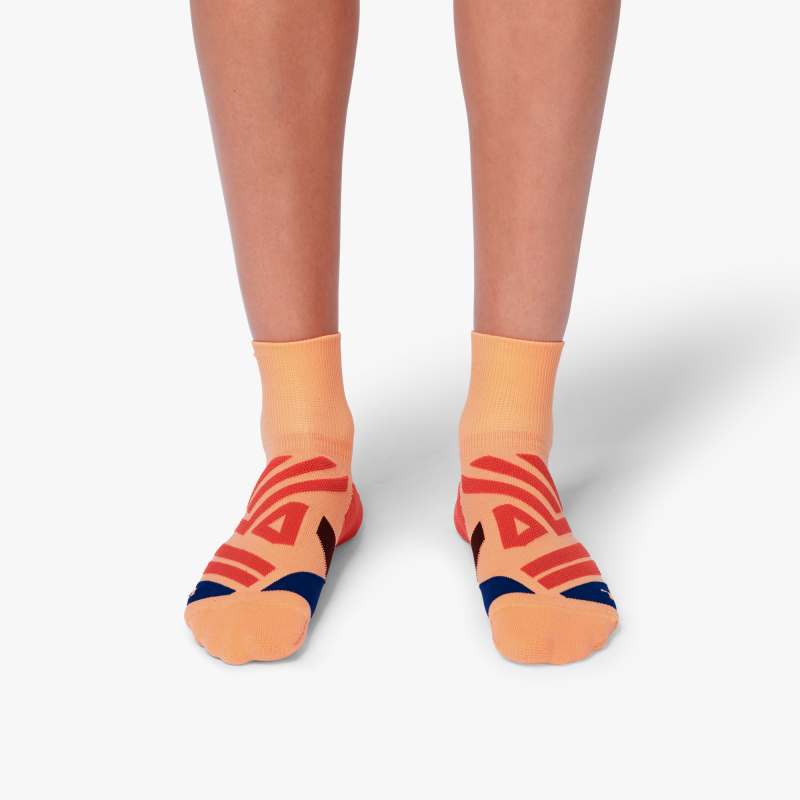 Top view of the Women's ON Mid Sock in the color coral navy