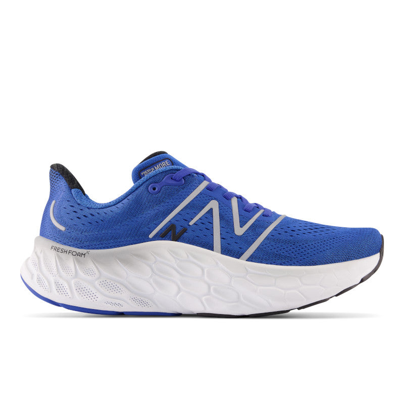 Lateral view of the Men's Fresh Foam More V4 by New Balance in the color Cobalt/Black