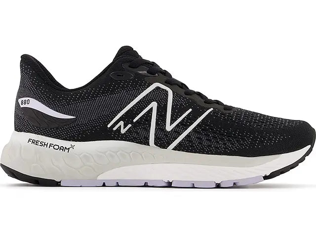 Lateral view of the Women's 880 V12 by New Balance in the color Black/Violet Haze