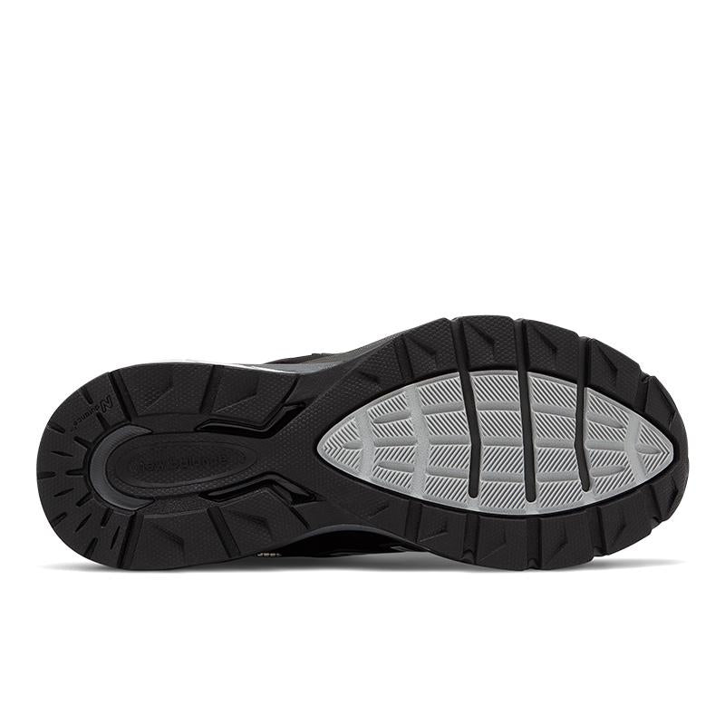 Bottom (outer sole) view of the Women's 990 V5 in the color Black