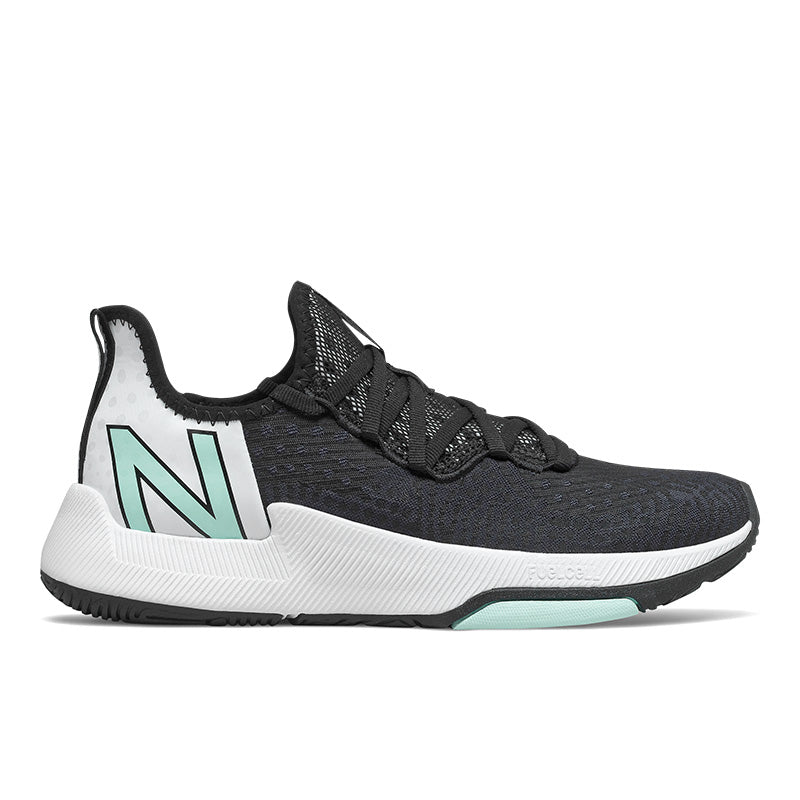 Lateral view of the Women's New Balance Fuel Cell trainer (right shoe) in the color black/white